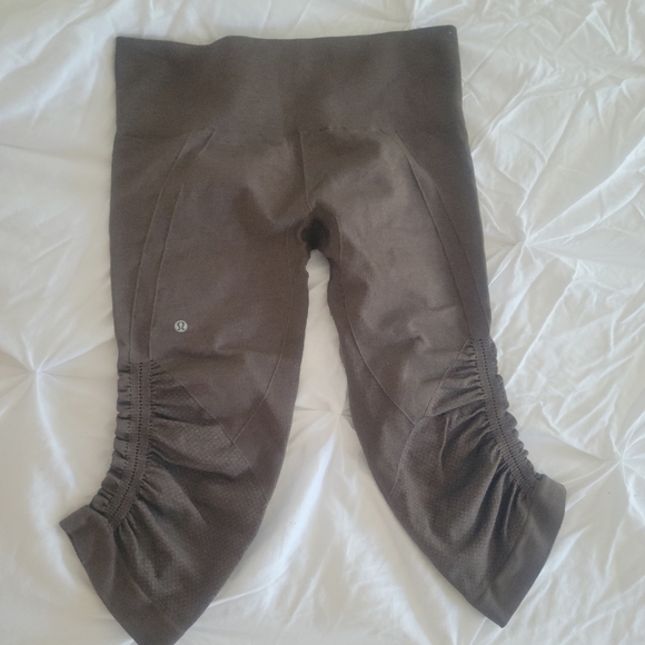 Lululemon Dark Brown Crop - Picture 4 of 7
